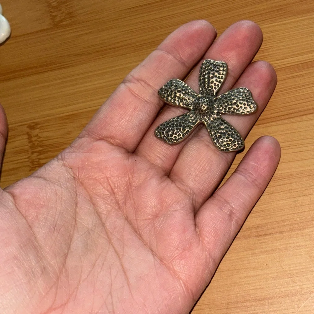 Vintage Silpada textured Flower Sterling Silver pendant - Picture 3 of 3